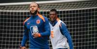 Divulgação / @OnsOranje - Legenda: Jogadores da Holanda durante treinamento da seleção -  Foto: Divulgação / @OnsOranje / Jogada10