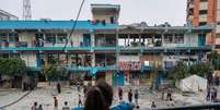 Testemunhas e jornalistas locais disseram que mísseis atingiram salas de aula no último andar de escola da ONU, em Gaza, dentro de acampamento de refugiados  Foto: AFP / BBC News Brasil