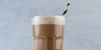 Aprenda a receita de shake de café energético para tomar no pré-treino Foto: azerbaijan_stockers/Freepik / Boa Forma