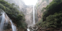 A cachoeira da montanha Yuntai é considerada a cachoeira ininterrupta mais alta da China Foto: Yuntai Mountain Net / BBC News Brasil
