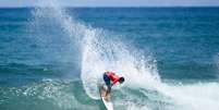 Medina avançou em primeiro.   Foto: Aaron Hughes / WSL / Esporte News Mundo