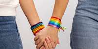 A pessoa LGBTQIA+ precisa saber sobre direitos que podem protegê-la em casos de discriminação e violência  Foto: Imagem de freepik