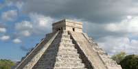 Os maias que construíram Chichén Itzá também sacrificaram crianças pequenas num ritual ligado a um mito sobre meninos gêmeos  Foto: wikipedia