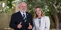 Presidente Luiz Inácio Lula da Silva posa para foto com a primeira-ministra italiana e anfitriã da cúpula do G7, Giorgia Meloni  Foto: DW / Deutsche Welle