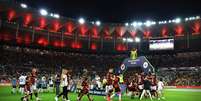 Torcida do Flamengo proferiu cântico homofóbico contra o Grêmio, no Maracanã  Foto: Buda Mendes/Getty Images