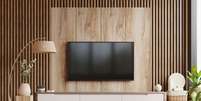 A TV é um elemento de destaque em muitas casas  Foto: vanitjan | Shutterstock / Portal EdiCase