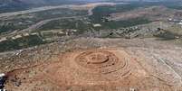 Na ilha de Creta, paleontólogos encontraram monumento circular, que remete a um labirinto, com função misteriosa (Imagem: Reprodução/Ministério da Cultura da Grécia)  Foto: Canaltech