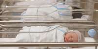 Bebês dormindo em berçário de maternidade  Foto: Getty Images / BBC News Brasil
