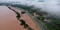 Vista aérea do Guaíba após enchente no dia 4 de maio de 2024, em Porto Alegre, Rio Grande do Sul Foto: Max Peixoto/Getty Images