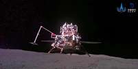 A sonda chinesa Chang'e-6 trouxe para a Terra amostras coletadas no lado escuro da Lua  Foto: EPA / BBC News Brasil