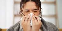Médica ensina a diferenciar a gripe do resfriado  Foto: Shutterstock / Saúde em Dia