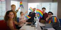 O Dia do Orgulho LGBTQIAPN+ destaca a importância da pluralidade na sociedade e no trabalho Foto: Mongkolchon Akesin | Shutterstock / Portal EdiCase