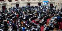 Deputados argentinos reunidos durante a votação do projeto na Câmara  Foto: DW / Deutsche Welle