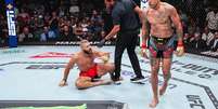 Alex Poatan depois de nocautear Jiri Prochazka Foto: Divulgação/UFC / Esporte News Mundo