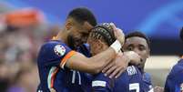 Gakpo e Xavi Simons comemoram gol da Holanda Foto: Fiona Noever / Reuters