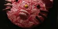 Mulher recebe bolo assustador da Hello Kitty  Foto: Reprodução/Facebook