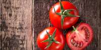 Entenda as diferenças entre os tipos de tomate  Foto: Shutterstock / Alto Astral