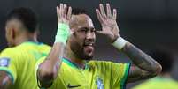 Neymar se lesionou jogando pelo Brasil  Foto: Lance!