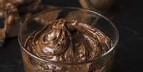 Veja como preparar o mousse de chocolate saudável com apenas 3 ingredientes Foto: Freepik/Divulgação / Boa Forma
