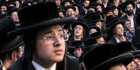 Grupo de judeus ultraortodoxos  Foto: Getty Images / BBC News Brasil