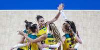 Seleção feminina de vôlei comemora ponto  Foto: Getty Images