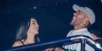 Neymar e Bruna Biancardi estavam em clima de romance no show do Thiaguinho, em São Paulo  Foto: Araujo/AgNews