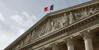 A França vive um impasse político após esquerda vencer eleição legislativa, mas nenhum partido conseguir maioria absoluta no Parlamento  Foto: GEOFFROY VAN DER HASSELT/AFP via Getty Images / BBC News Brasil