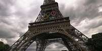 Torre Eiffel com as argolas das Olimpíadas  Foto: Getty Images