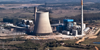 Usina termelétrica movida a carvão mineral Candiota III, no Rio Grande do Sul. Município de Candiota tem 80% da sua economia girando em torno do combustível fóssil  Foto: Divulgação CGT/Eletrosul / BBC News Brasil