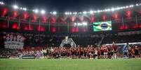 Torcida e time do Flamengo juntos no Maracanã  Foto: Paula Reis / CRF / Esporte News Mundo