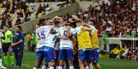 Jogadoes do Fortaleza celebram o primeiro gol sobre o Flamengo. Cearenses vencem por 2 a 1  Foto: Matheus Amorim/FEC / Jogada10