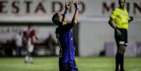 Mateus Vital comemorando gol pelo Cruzeiro  Foto: Lance!