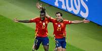 Nico Williams e Mikel Oyarzabal marcaram os gols da Espanha   Foto: Annegret Hilse / Reuters