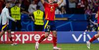 Mikel Oyarzabal comemora o gol do título da Espanha sobre a Inglaterra na Eurocopa 2024.  Foto: Getty Images