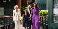 Kate Middleton cumprimentou atletas acompanhada de Charlotte, sua filha de 9 anos Foto: Aaron Chown/Pool via REUTERS