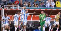 Jogadores da Argentina comemoram título  Foto: Carmen Mandato / Getty Images