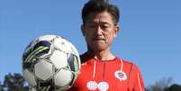 "Pretendo jogar até aos 60 anos", disse Kazuyoshi Miura em uma entrevista  Foto: Reprodução: Oliveirense/Facebook