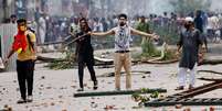 Protestos estudantis em Bangladesh começaram no início do mês, mas escalaram na última semana, com relatos de vários mortos  Foto: DW / Deutsche Welle