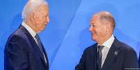 O chanceler federal alemão, Olaf Scholz (d), e Biden: A "Decisão de não concorrer novamente merece respeito", diz o alemão  Foto: DW / Deutsche Welle