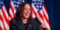 Kamala foi a segunda mulher negra a se eleger senadora nos Estados Unidos e em 2021 se tornou a primeira pessoa negra e de origem asiática a ocupar o posto de vice-presidente dos EUA  Foto: Reprodução Instagram/@kamalaharris