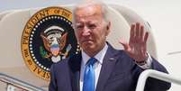 O presidente dos EUA, Joe Biden, desembarca do Força Aérea Um na Base Conjunta Andrews em Maryland, EUA, 23 de julho de 2024. REUTERS/Ken Cedeno  Foto: Reuters