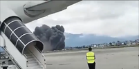 Vídeo mostra avião caindo e explodindo após decolar no Nepal; 18 pessoas morrem Foto: Reprodução/ riteshx01/ X