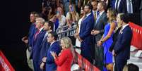 Membros do partido Republicano ao lado de membros da família Trump na convenção do partido  Foto: EPA / BBC News Brasil