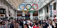 Várias linhas estão afetadas; passageiros estão sendo solicitados a adiar viagens e evitar estações  Foto: Reuters / BBC News Brasil