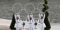 Artistas ensaiam próximo ao Rio Sena antes da cerimônia de abertura da Olimpíada de Paris-2024  Foto: REUTERS/Stefan Wermuth