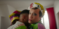 Com beijo queer, Cerimônia de Abertura homenageia igualdade no amor  Foto: Reprodução/Cazé TV