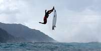 João Chianca vence marroquino de virada e avança às quartas do surfe  Foto: REUTERS/Carlos Barria