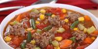 Sopa de carne moída com legumes  Foto: Charles Brutlag | Shutterstock / Portal EdiCase