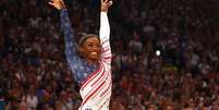 Simone Biles voa sobre próprios desafios e comanda EUA em 'jornada da redenção' por ouro na ginástica  Foto: REUTERS