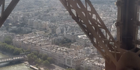 subida ao alto da Torre Eiffel pode ter contornos dramáticos e com muita emoção se você tem medo de altura  Foto: Redação Terra